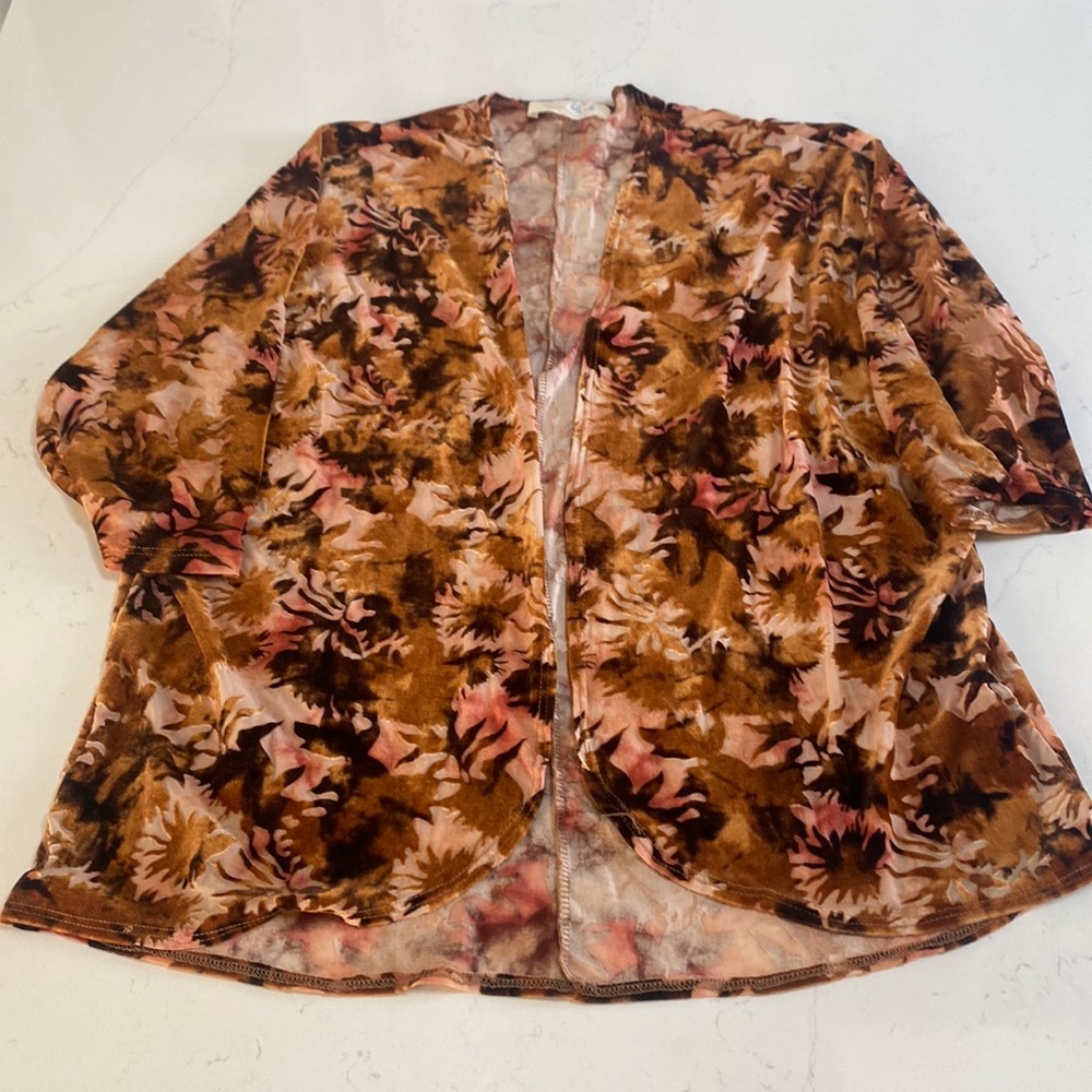 Velvet floral kimono